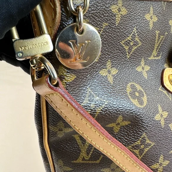 Louis Vuitton Monogram Canvas Palermo GM Shoulder Bag - Picture 12 of 17